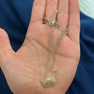 Kendra Scott necklace